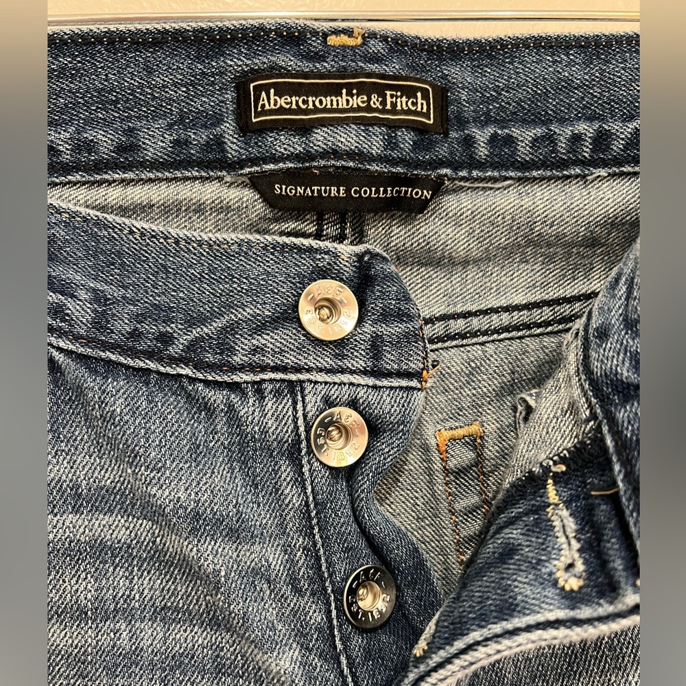Abercrombie & Fitch Signature Collection Jeans 30, Distressed Mid Rise, Straight - Picture 3 of 8
